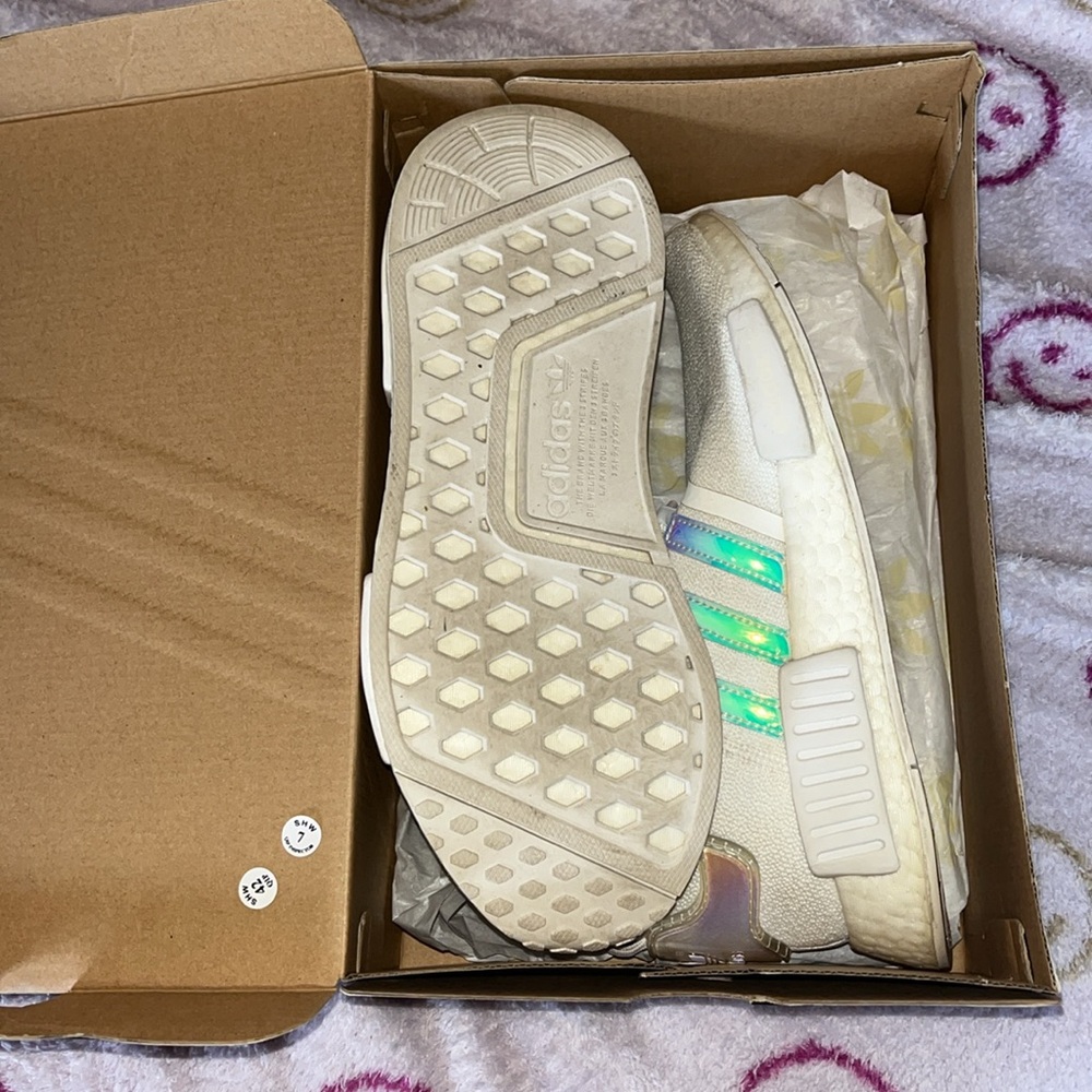 Women’s adidas NMD R1 - Picture 2 of 5